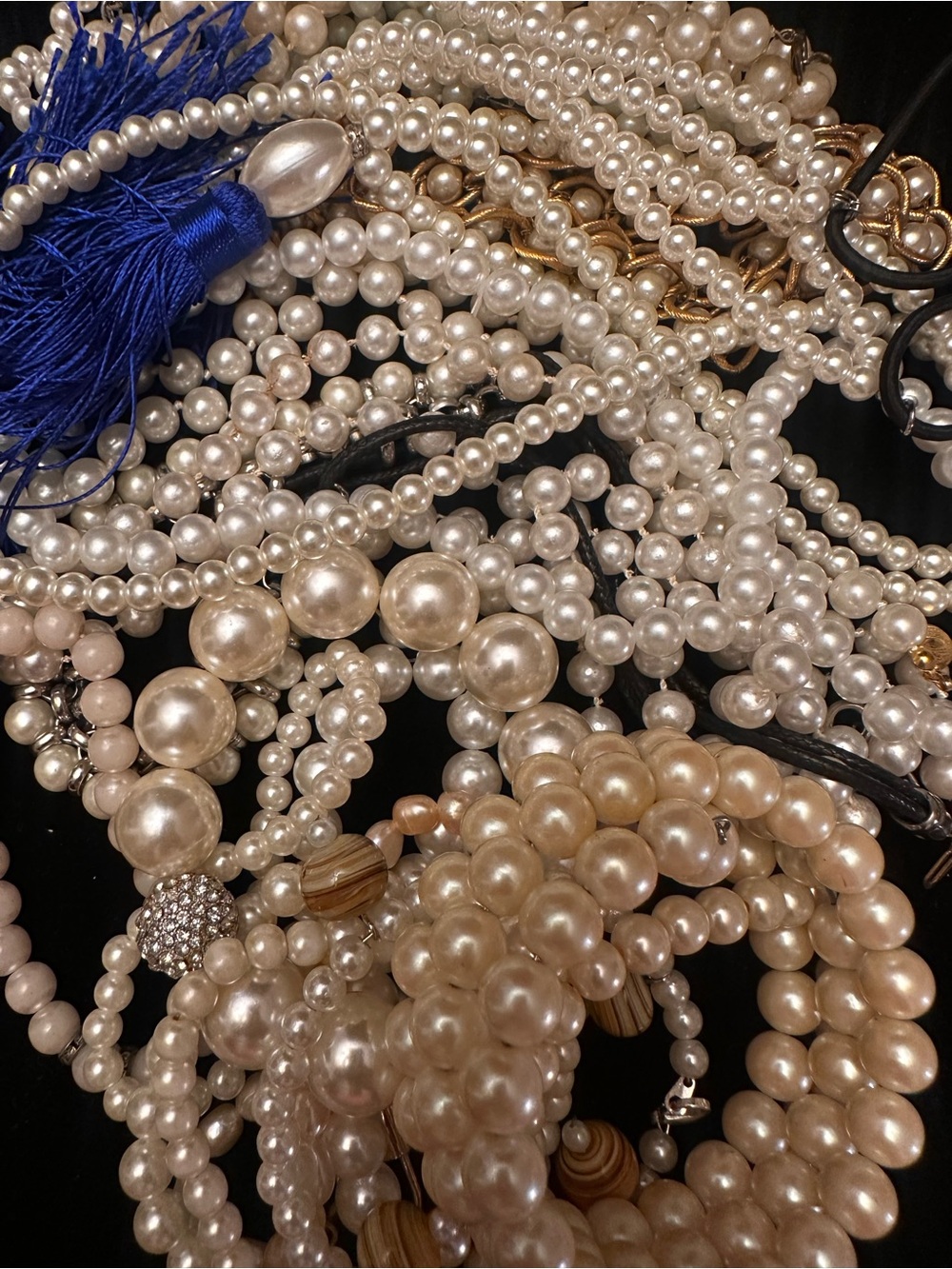 1 LB of ALL WEARABLE Mix Lot Bundle/Faux Pearls/bracelets & necklaces 20 pcs